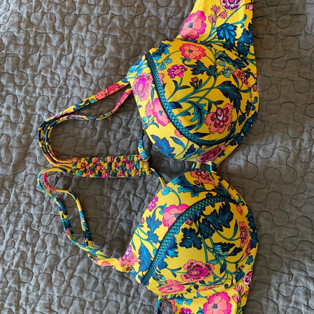 Underwire Floral String Bathing Suit Top 36D